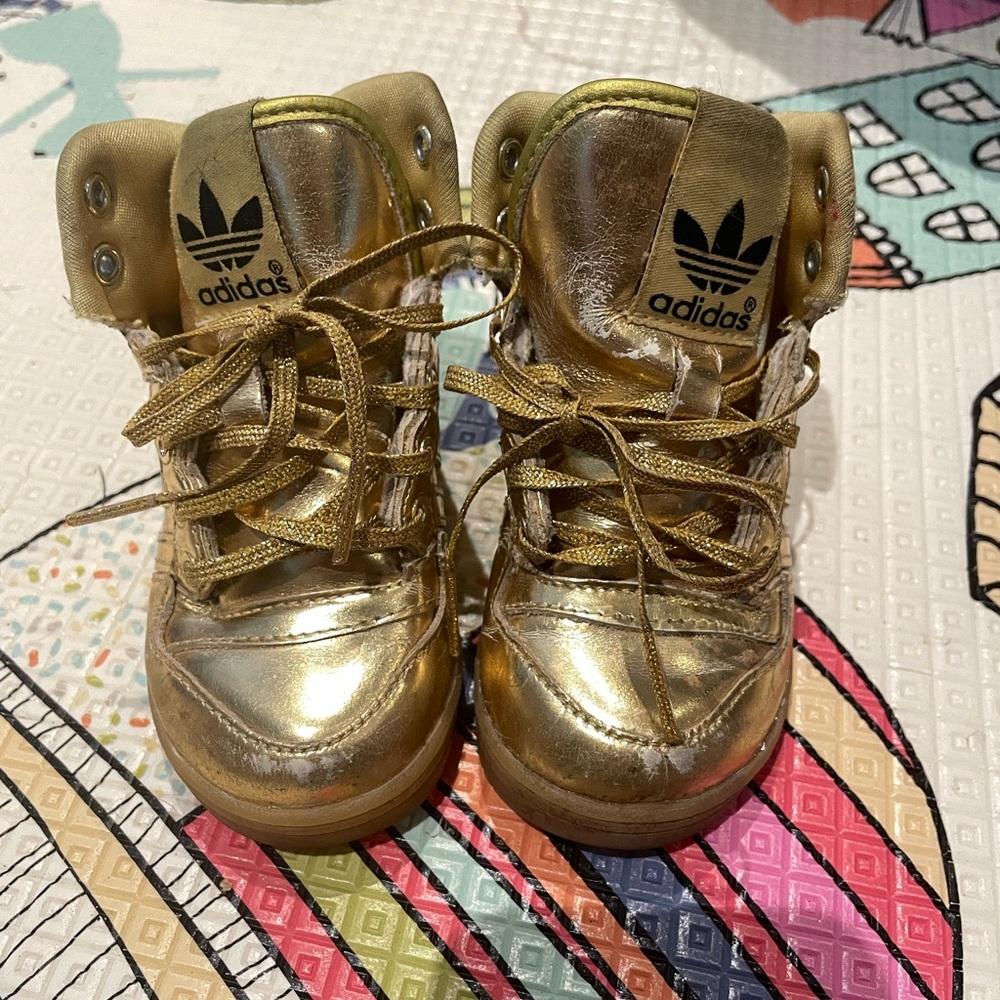 10$ add on - Gold Adidas toddler shoes